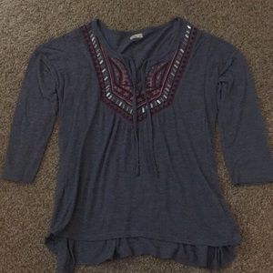 Hollister Mid-Sleeve Gray Shirt With Design